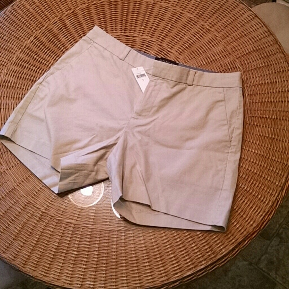 NWT! Banana republic khaki tailored short 2
